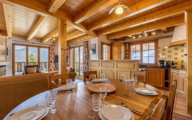 Chalet Coucou - Luxury 10 pax Chalet With Incredible Views Garage