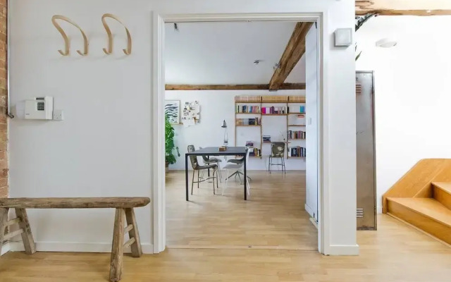 Unique & Vibrant 1-bed Loft With Roof Garden