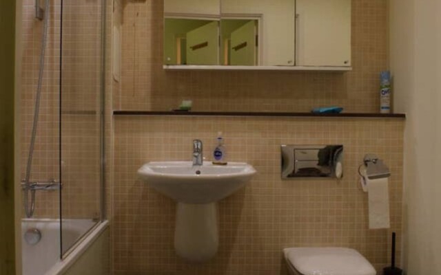 Charming and Spacious 2 Bedroom Flat In Shadwell