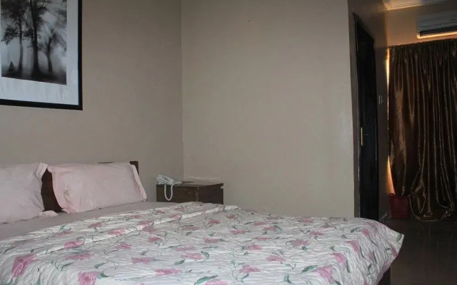 Cristabol Place Hotel