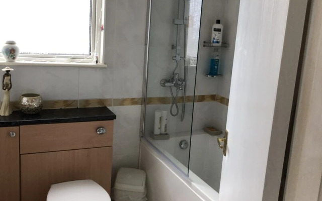 Limegrove, Comfortable Three Bedroom House