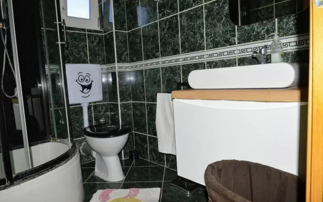 Lovely 2-bed Apartment in Vinisce, Close to Beach