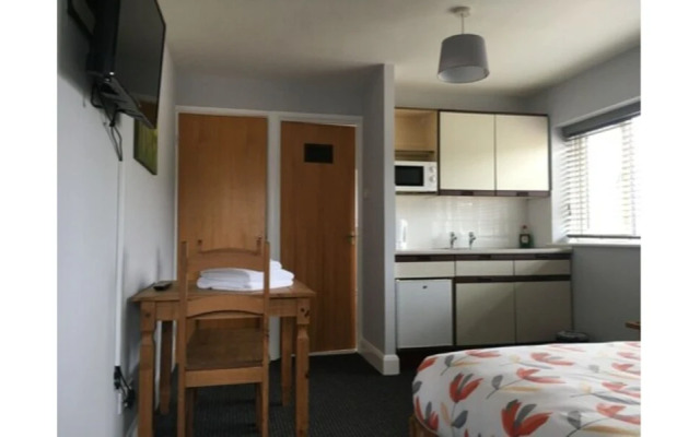T & J Motel