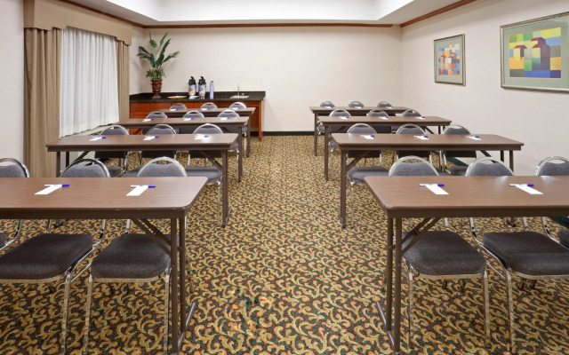 Holiday Inn Express Hotel & Suites Decatur, an IHG Hotel