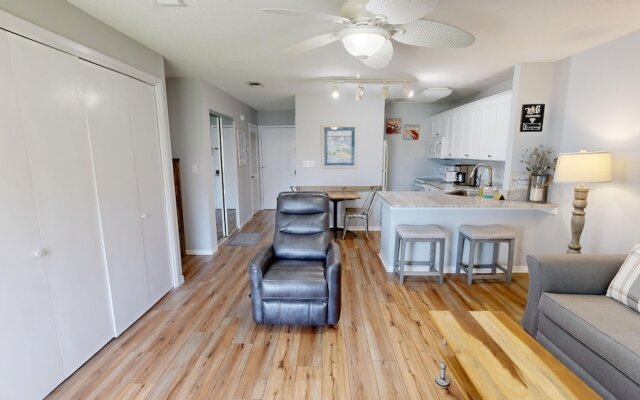 Sandpiper Cove 8236 Studio Bedroom Condo by RedAwning