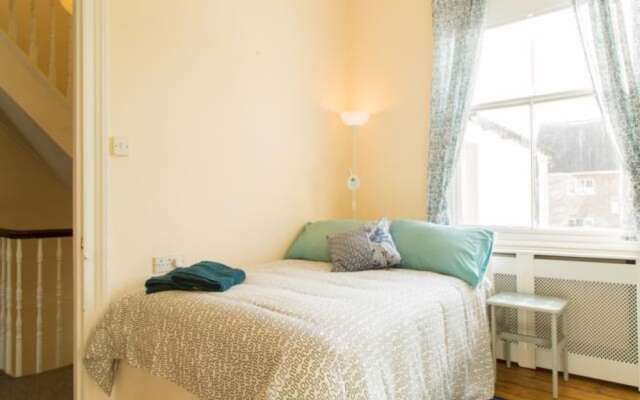 Classic Victorian House Sleeps 8 in East Brighton