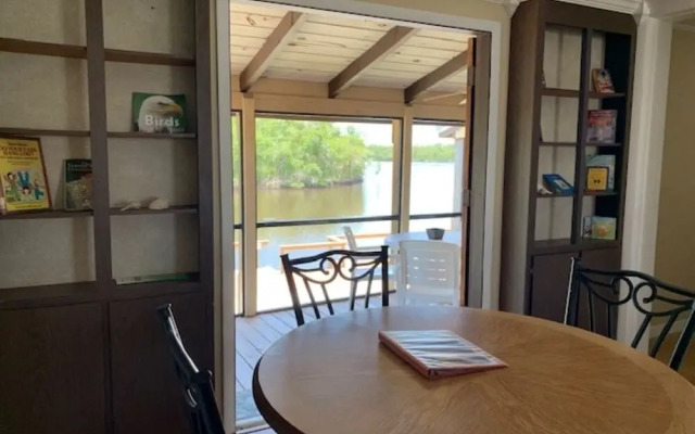 River Wilderness Waterfront Cabins