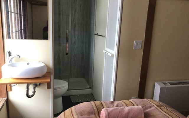 Hakuba West Coast Inn Villa – Guest Rooms – Hakuba