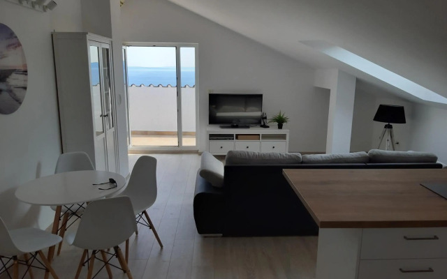 Sea view later apartment