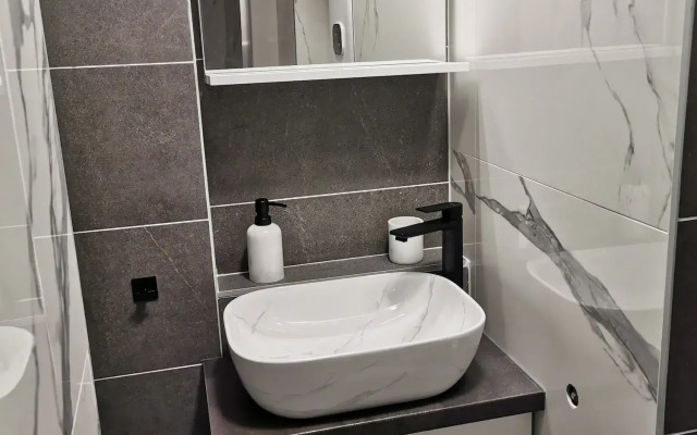 M & J Central Suites