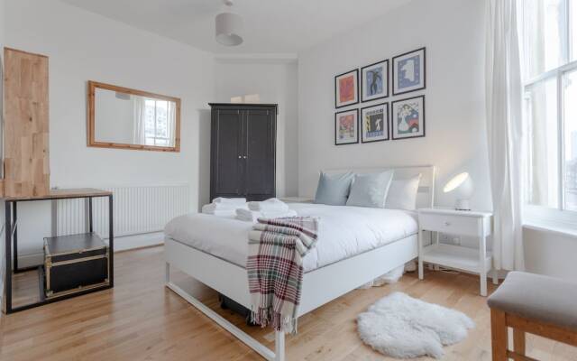 Charming 2 Bedroom Property in Clapham