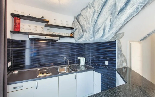 Beautiful Home in Kastel Stafilic With Wifi and 7 Bedrooms