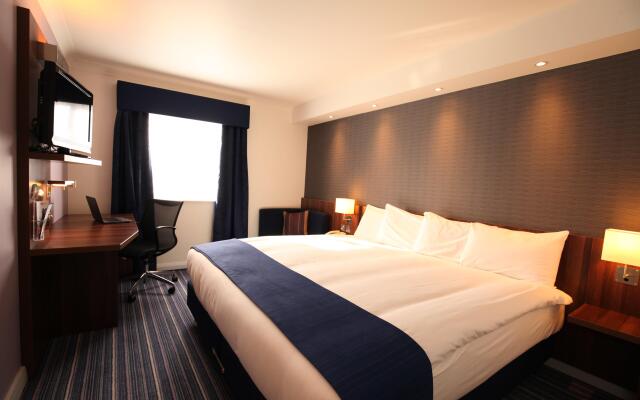 Holiday Inn Express London Gatwick - Crawley by IHG