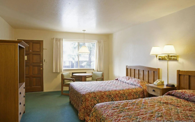 Mariposa Lodge