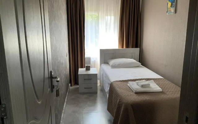 Apartment White Orchid