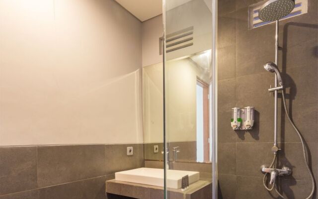 RedDoorz Plus @ Troppozone Legian