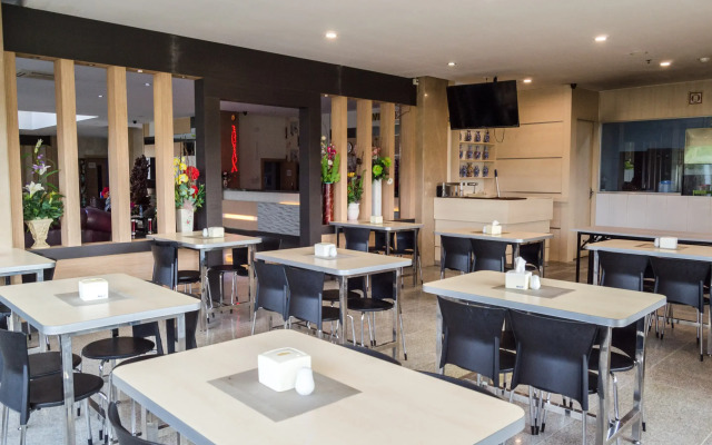 OYO 775 Aviari Hotel