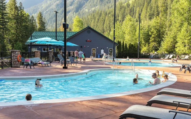 Crazy Creek Resort & Hot Pools