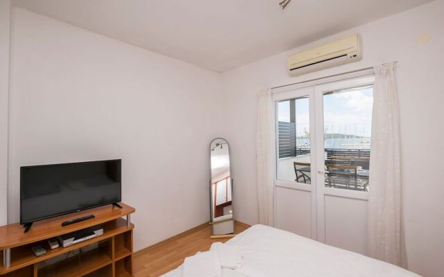 Apartments and Rooms Mare