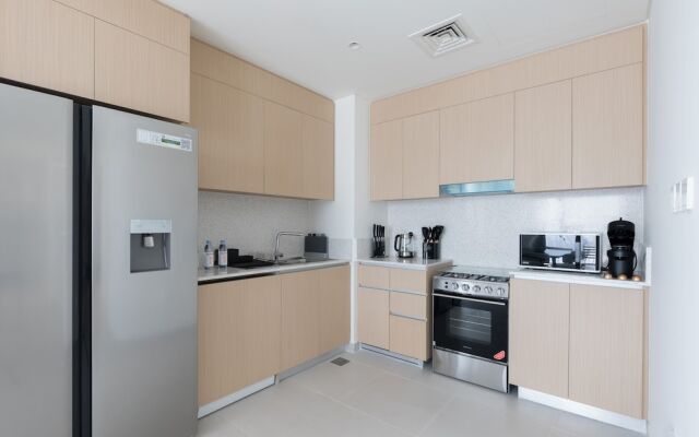 Creek Beach Roomy 3BR with terrace