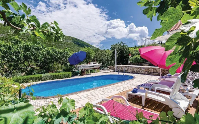 Stunning Home in Gruda With Wifi and 3 Bedrooms
