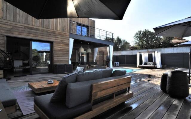 Luxury Villa for 8 people with private swimming pool