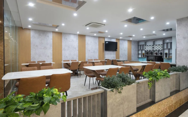 Hummer Hotel & Apartment Danang Beach