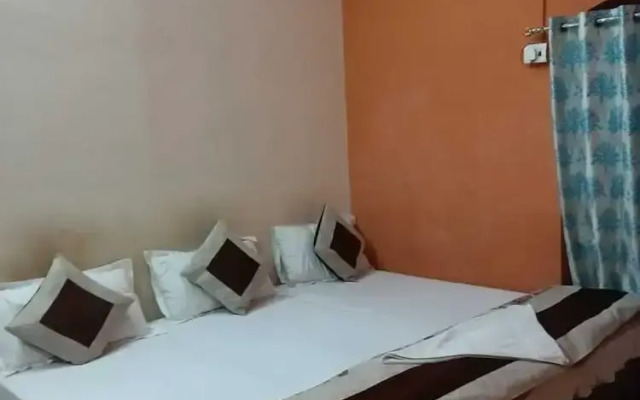OYO 70117 Shivanand Hotel