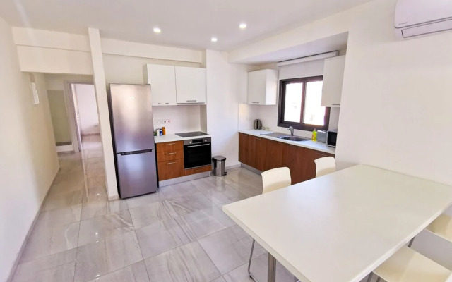 Vasilo Court Seaview City Apartment