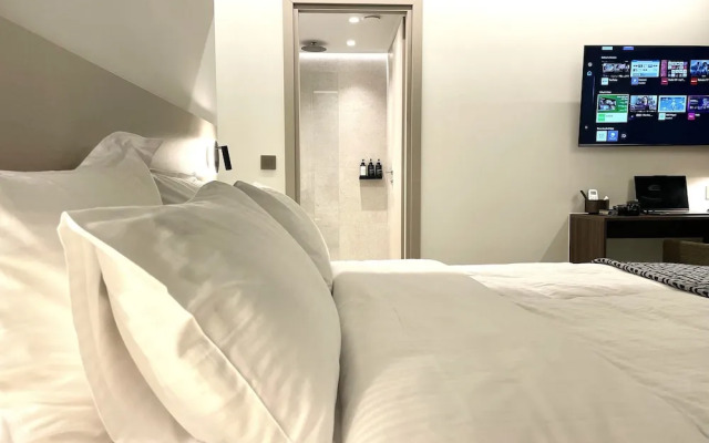 THE NIXON Suite and Apartments Hotel