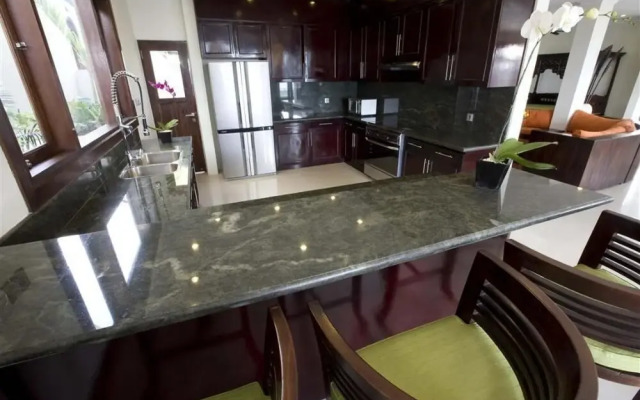 Citrus Tree Villas - Royalty