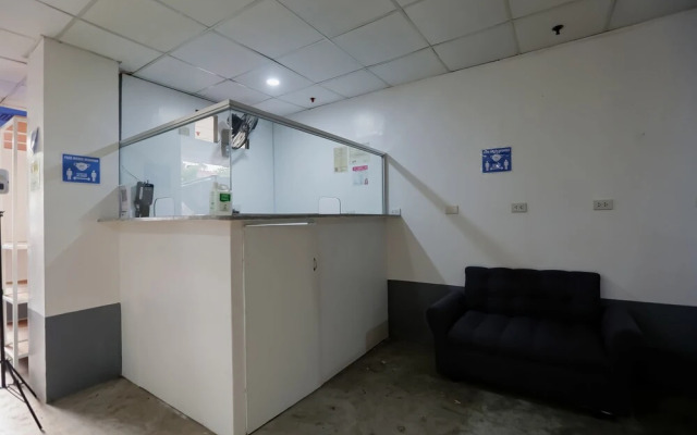 OYO 665 Pasay Centrale Hotel