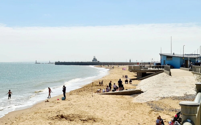 Seas the Day - Luxury Beach Apartment - Sleeps 4