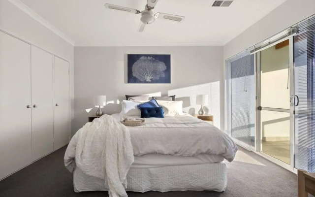 Canal Home -Close to Beach and City Centre