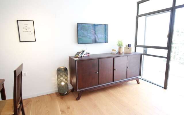 Specious 2Br Apt By German Colony