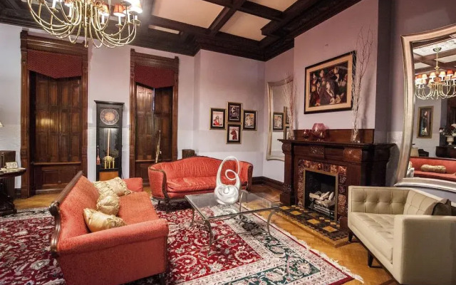 Reynolds Mansion B&B