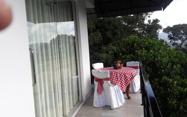 The Onex Paradise Ella