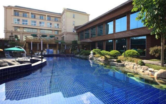 Chereville Spa Tourist Hotel