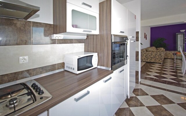 Beautiful Home in Makarska With Wifi and 2 Bedrooms