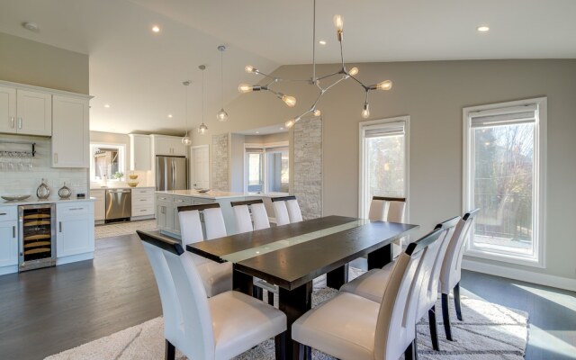 Lafollette Home: Community Pool & Mountain Views!