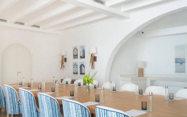 Anantara Santorini Abu Dhabi Retreat - Adults Only