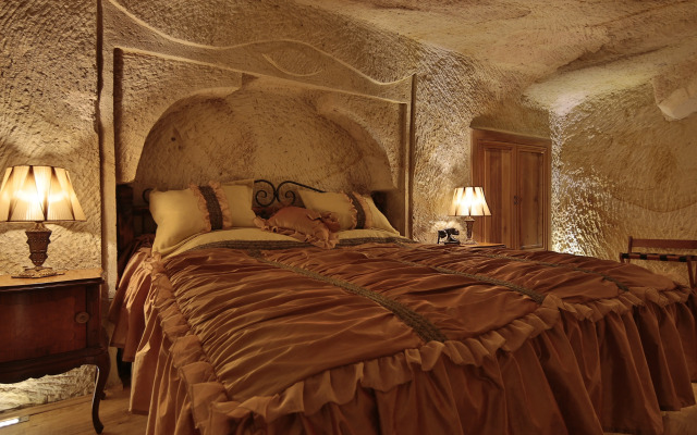 Golden Cave Suites