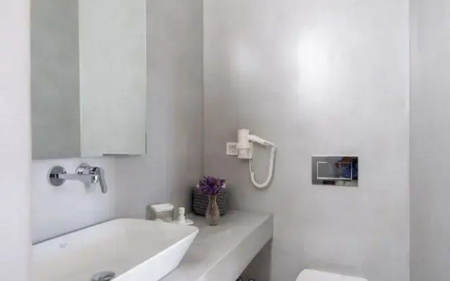 Kymo Luxury Suites
