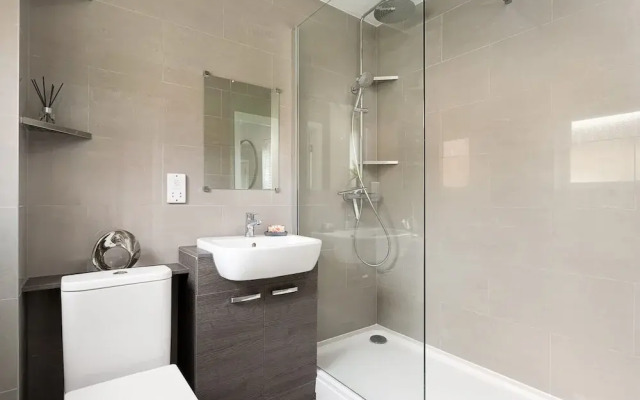 Stylish Serviced Apartment in Reading