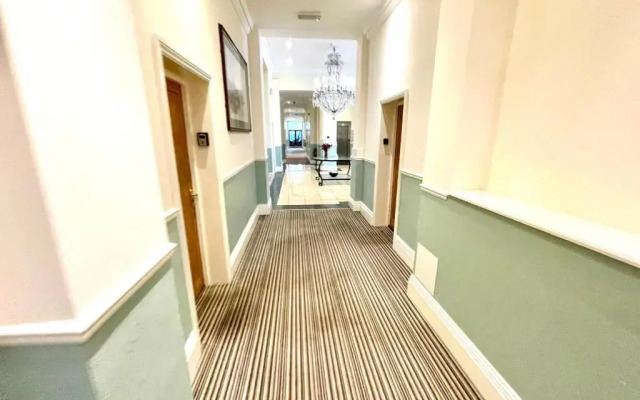 Modern Family Apartment FREE Parking and Gym by Beach