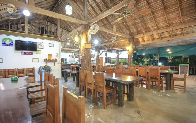 OYO 75353 Loy Chalet Resort