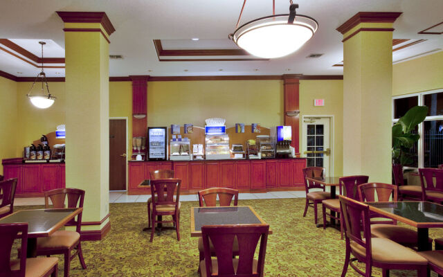 Holiday Inn Express Hotel & Suites St. Petersburg North (I-275)