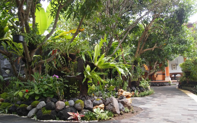 Yulia Village Inn