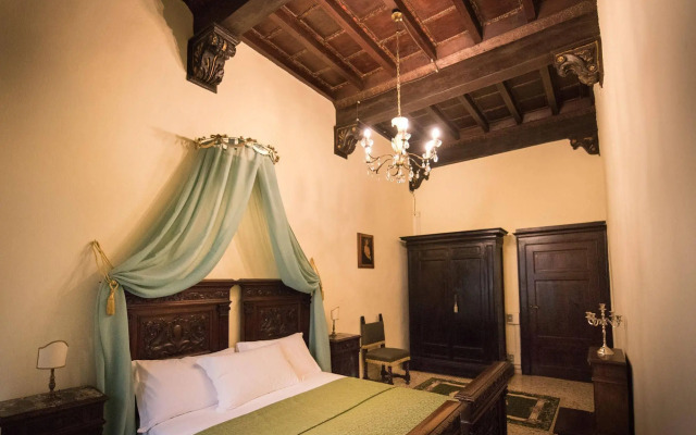 All'ombra della Torre