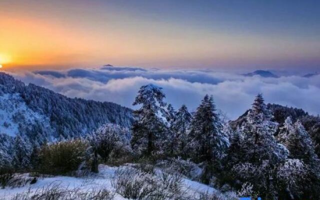 Shanshe · Shennongjia B&B (Muyu Town Store)